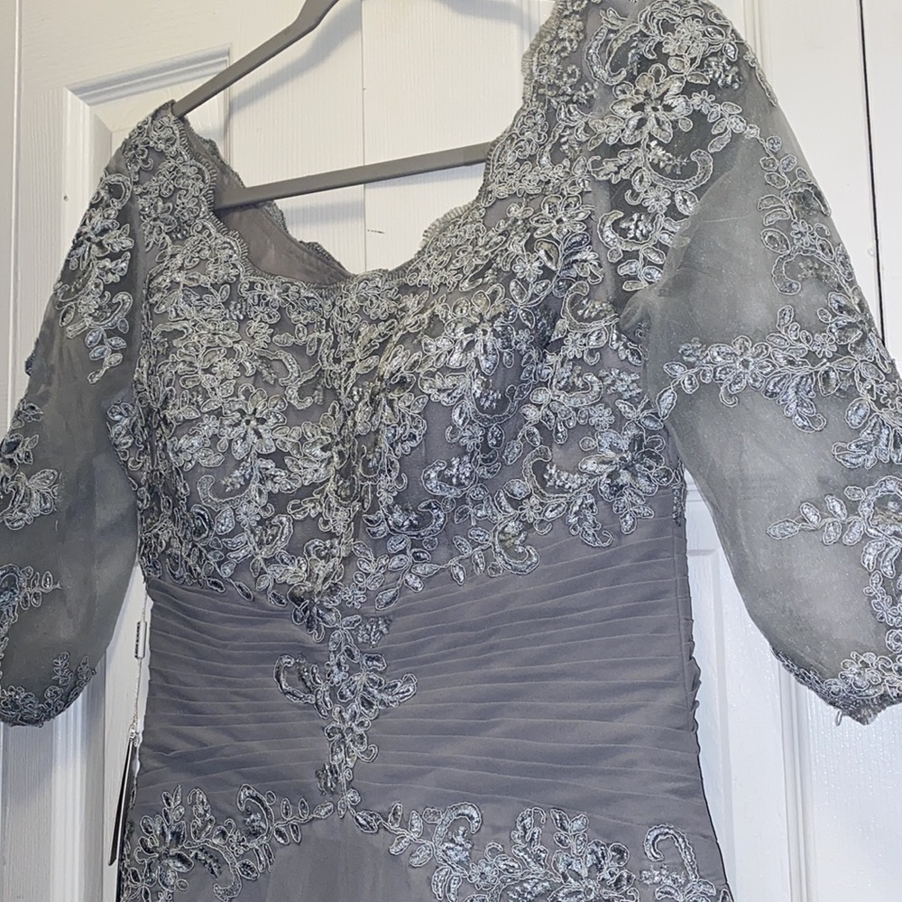 A-line Scoop Knee-Length Chiffon Lace With Pleats Mother of the Bride Dress - Picture 7 of 10